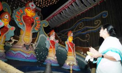 পুজোয় খুব বেশি নয়, অল্প বৃষ্টিই দাও মা! দেবী দুর্গার কাছে প্রার্থনা মুখ্যমন্ত্রীর