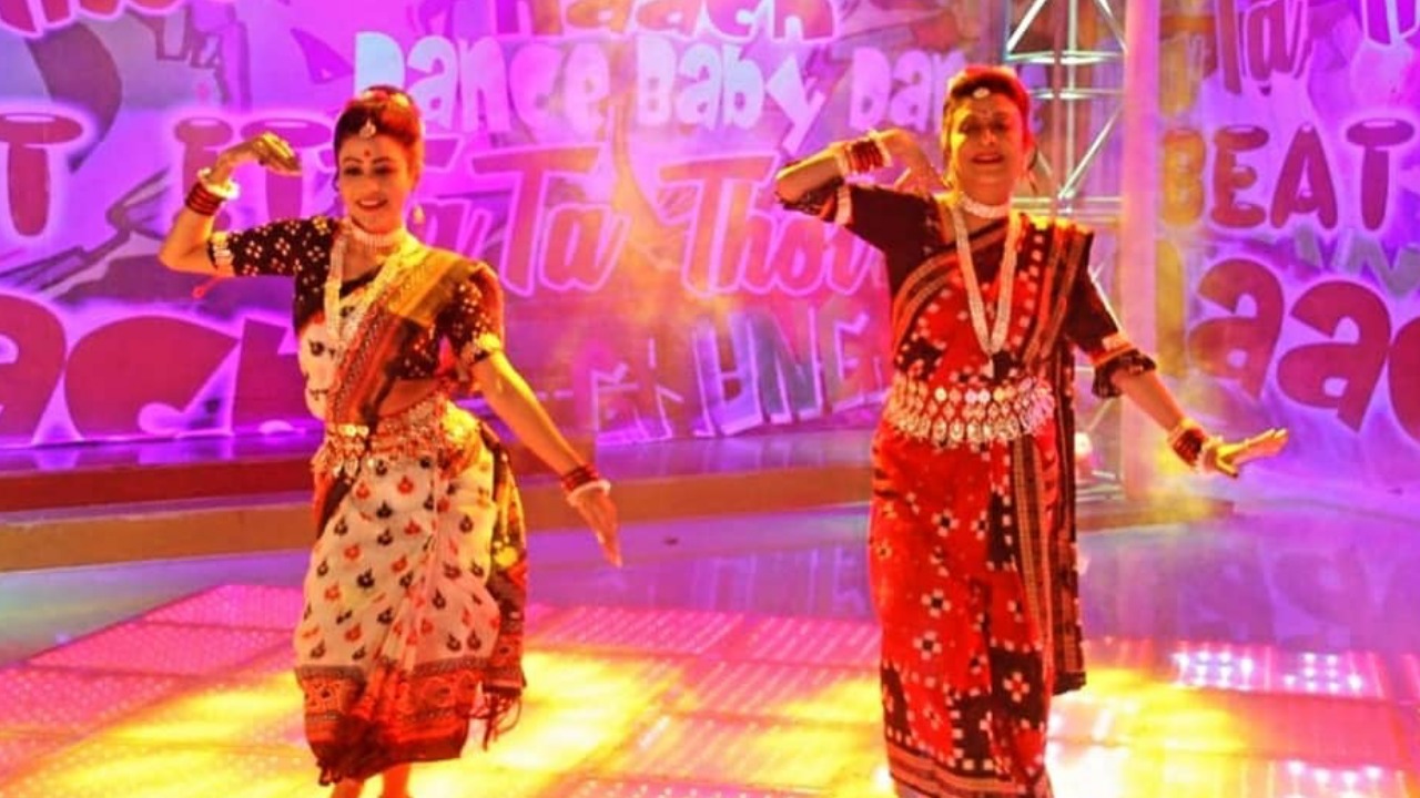 কলকাতার রসগোল্লা' অতীত! 'রঙ্গবতী' গানে নেচে মঞ্চ কাঁপালেন দেবশ্রী রয়! মুহূর্তেই ভাইরাল ভিডিও